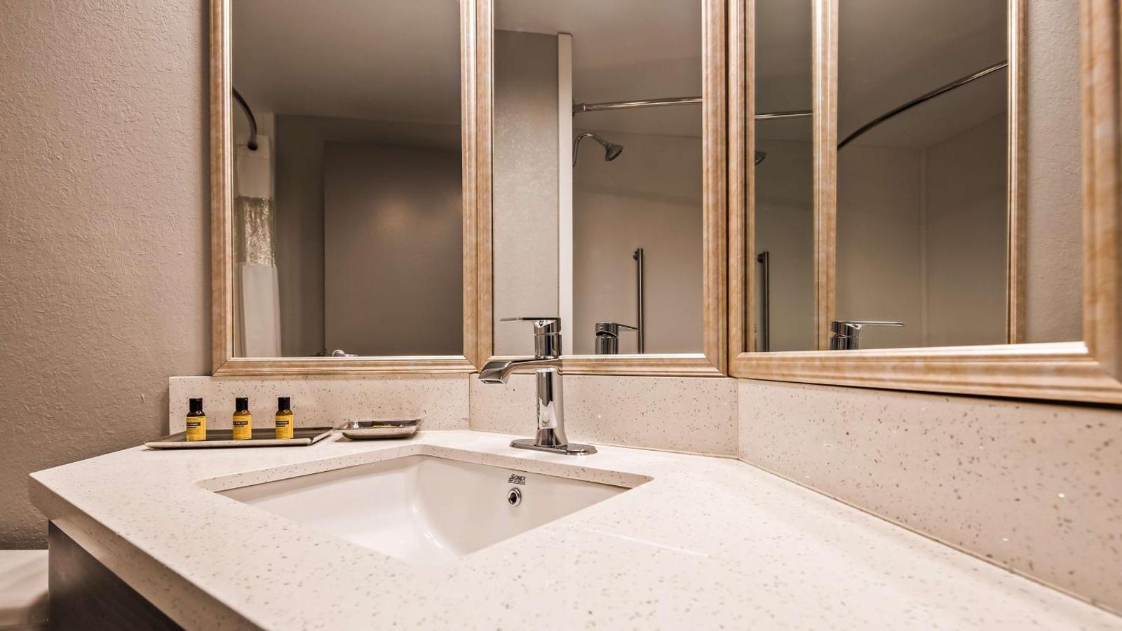 Best Western Plus Bloomington East Main image 1
